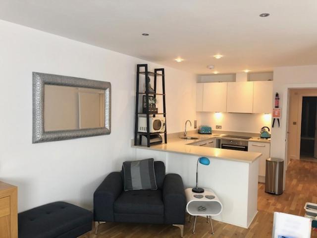 Seaview, Luxury Apartment, 2 Min Walk To Porth Beach Ньюки Экстерьер фото